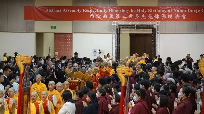《世界新聞網》2025年6月2日:上千佛教信眾 匯聚南加慶佛誕-图片1