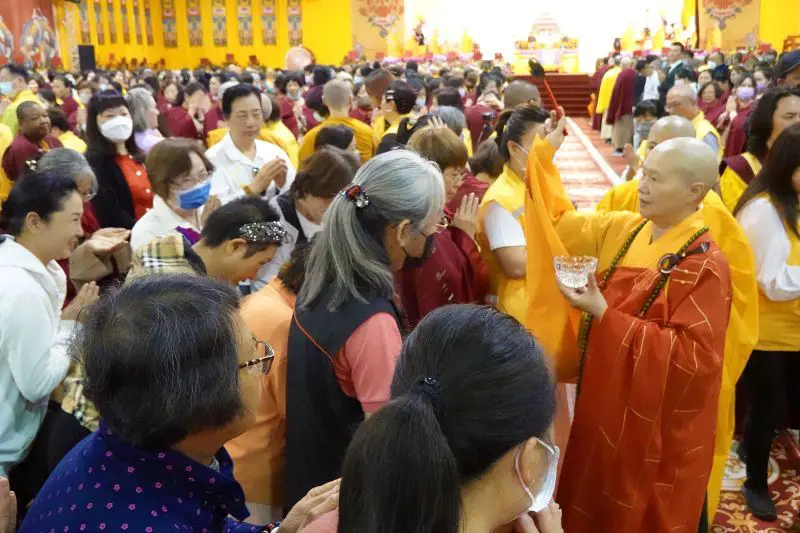 《维加斯新闻报》2025年6月2日:南 无 羌 佛 佛 诞 法 会 全球过千信众南加沐佛恩迎经藏-图片7