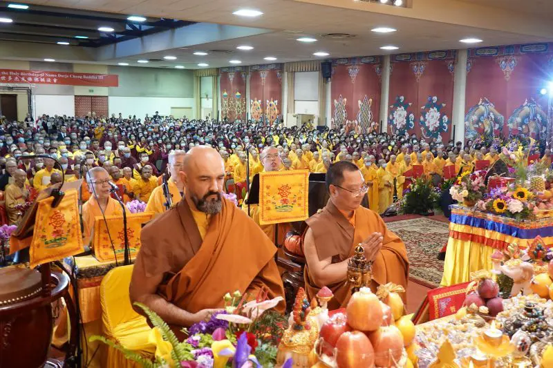 《维加斯新闻报》2025年6月2日:南 无 羌 佛 佛 诞 法 会 全球过千信众南加沐佛恩迎经藏-图片3