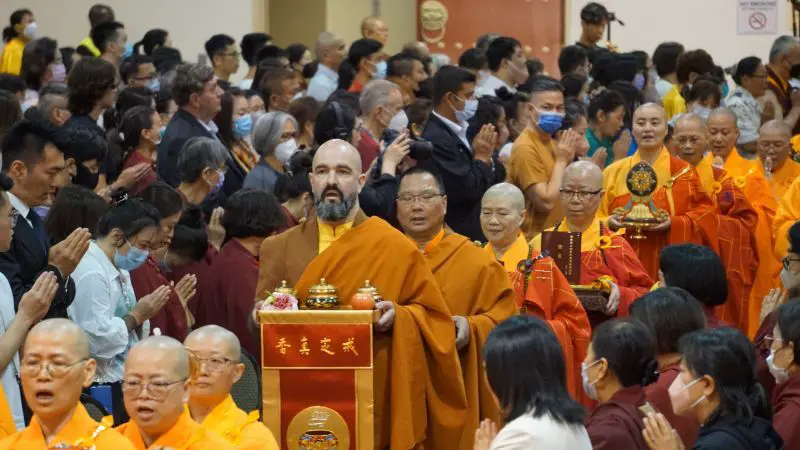 《维加斯新闻报》2025年6月2日:南 无 羌 佛 佛 诞 法 会 全球过千信众南加沐佛恩迎经藏-图片2