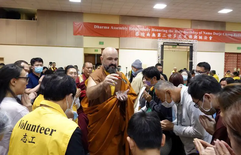 《维加斯新闻报》2025年6月2日:南 无 羌 佛 佛 诞 法 会 全球过千信众南加沐佛恩迎经藏-图片5