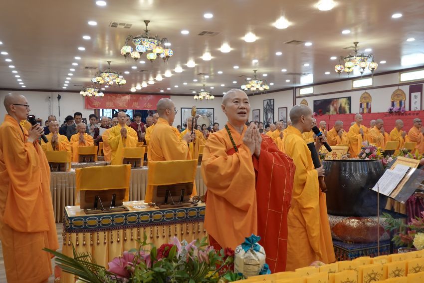 慈善寺舉行盂蘭盆法會  東西方信眾共同實踐慈悲與報恩-图片2